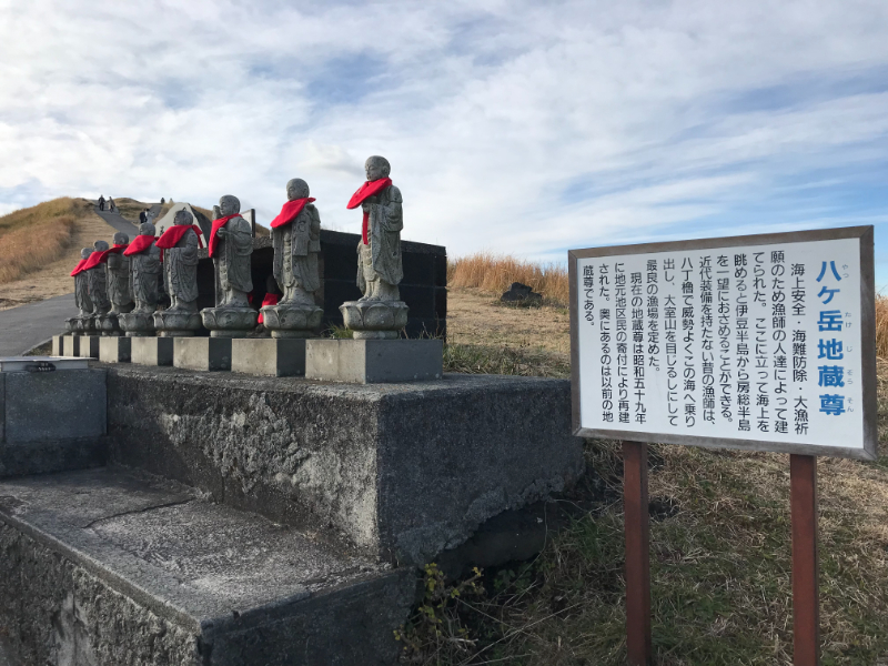 大室山の八ケ岳地蔵尊