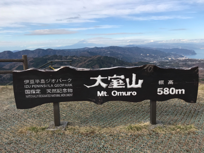 大室山は犬も連れて富士山も見れる絶景観光地